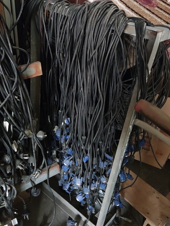 品牌机电源线,信号线打包出,议价。