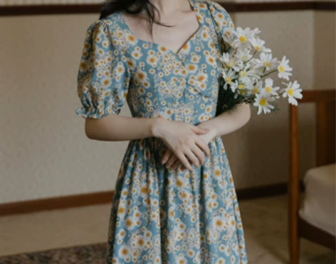夏季法式小众复古方领小雏菊碎花连衣裙温柔风...