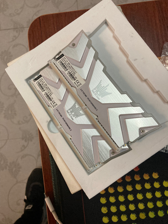 名人堂3600c17电脑内存条16G套装（...