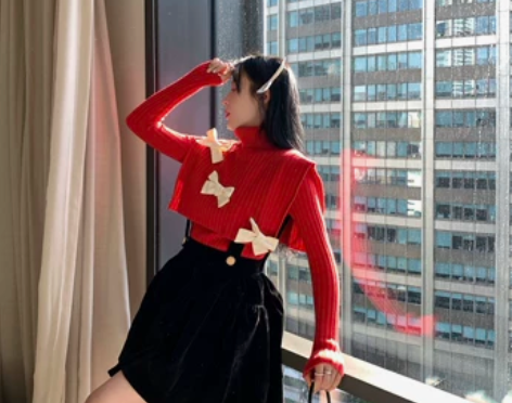 周章章 慵懒风黑色丝绒少女背带裙法式复古高...