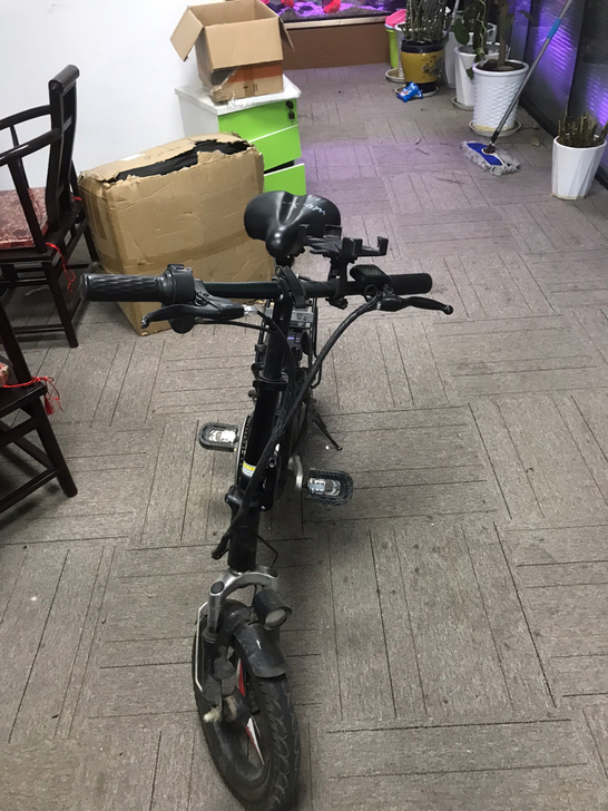 几乎全新的代驾电动车