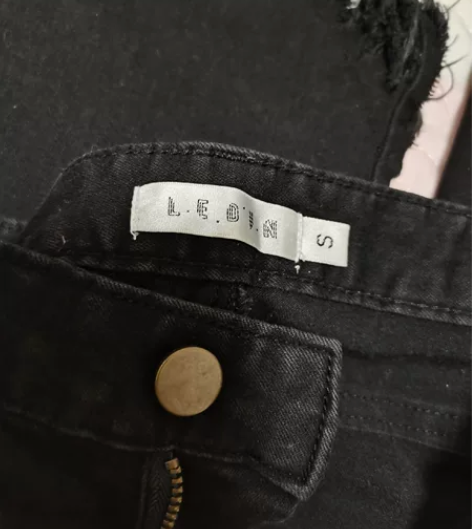 乐町黑色修身喇叭牛仔裤S码,穿不得了,正常...