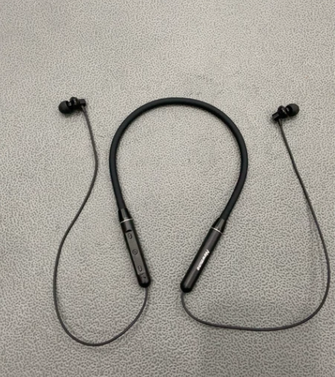 纽曼，挂脖式耳机，收拾东西翻出来的，没用过...
