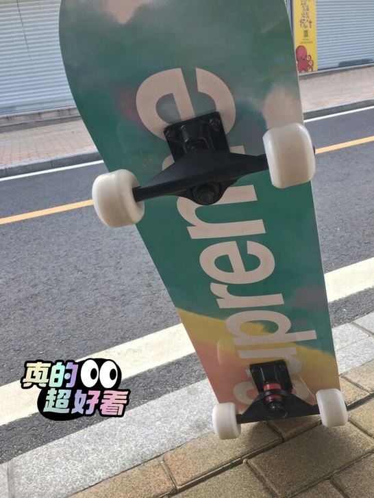 朋友滑板社多的全新一个滑板，专业滑板 装四...