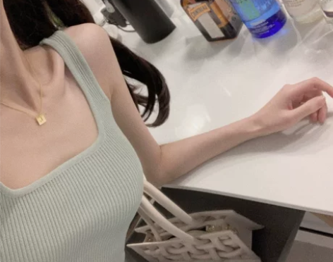 脸红也看完吊带背心女夏外穿新款美背吊带网红...