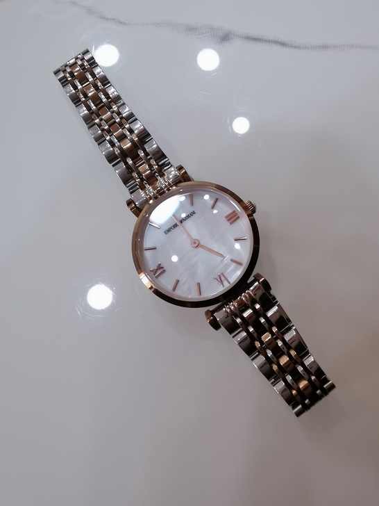 阿玛尼同款手表女 石英表，之前托朋友480...