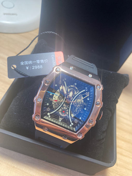 品牌型号 ：意卡伊石英手表。新旧程度 ：几...