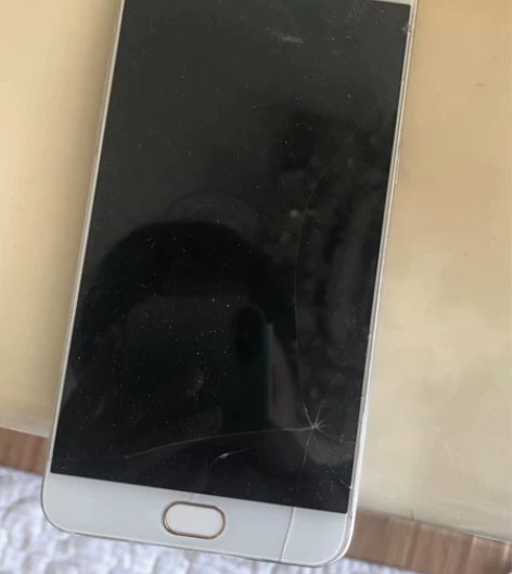 一台OPPO 手机,能正常使用,就是屏幕被...