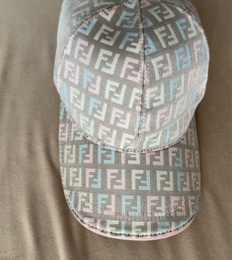 棒球帽，就戴过一次，硬顶的，头围可调 卖不...