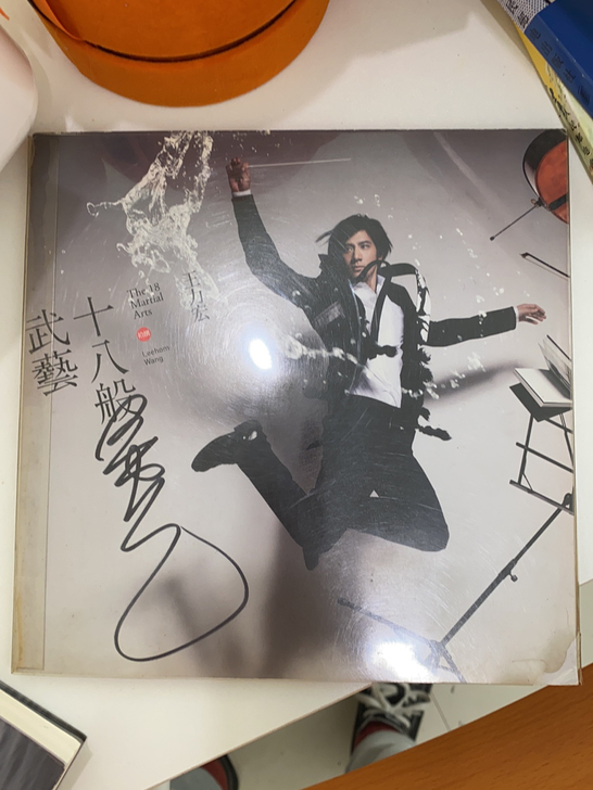 王力宏签名CD盒 里面cd不在了 ！