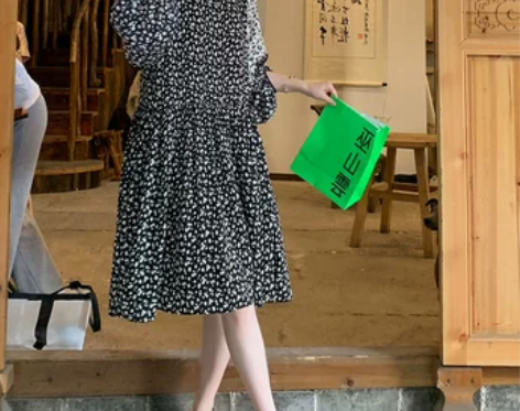 梦夜铃兰裙 浪漫碎花宽松藏肉圆领抽褶七分袖...