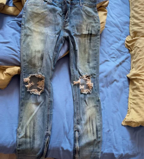 如图破洞牛仔裤。不喜欢没穿过一直放着了。很...