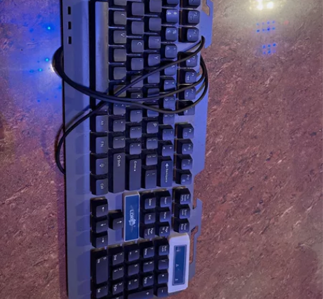 雷迪凯键盘，功能完好，电脑原装的，就是字磨...