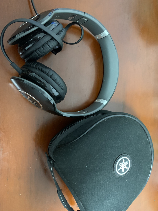 雅马哈耳机pro300.基本没用过，功能完...