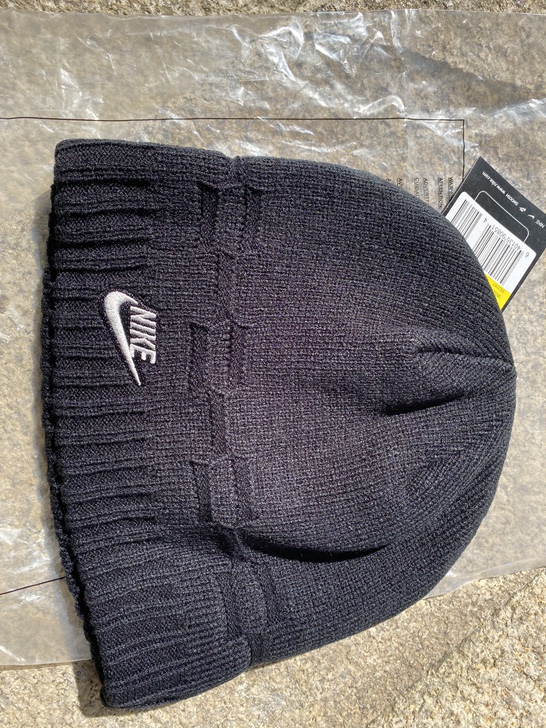 双面二用耐克冬帽，正面反面刺绣和识法各不相...