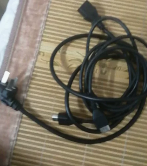 电脑电源线 和hdmi线  看着碍眼  自...