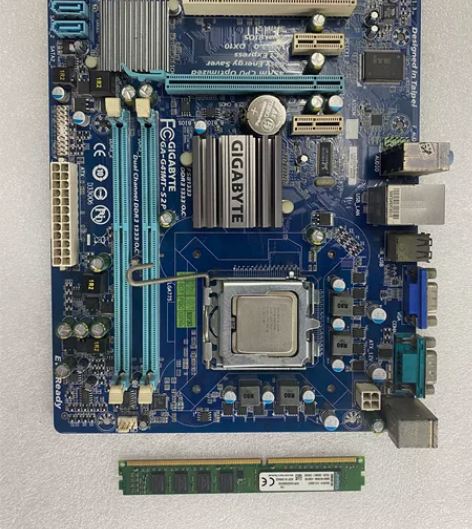 技嘉主板:G41MT-S2P,CPU:E6...