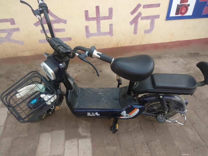 新车半个月，带电九百块带走 正常充满可跑一...