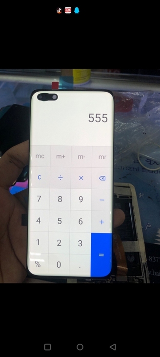 华为p40pro原装屏幕，照相机位置有点瑕...