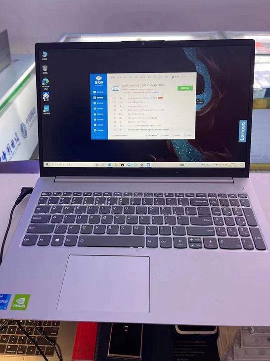联想扬天S15 15寸 16512G 显卡...