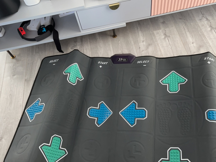 双人跳舞毯,一套,当时300左右买的,还很新