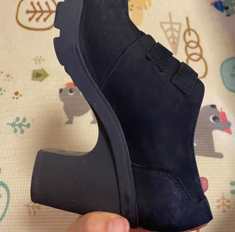 黑色，磨砂，羊皮，单鞋，婚礼穿过一次，几乎...