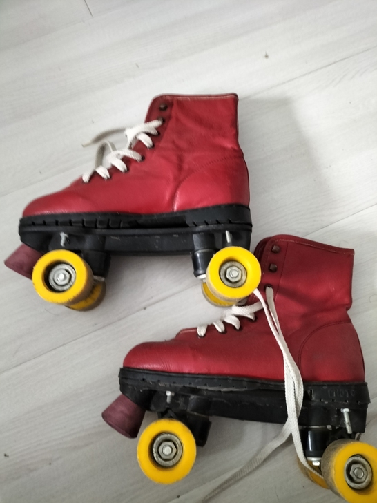 溜冰鞋37码，简易版，适合刚学练手的。20。