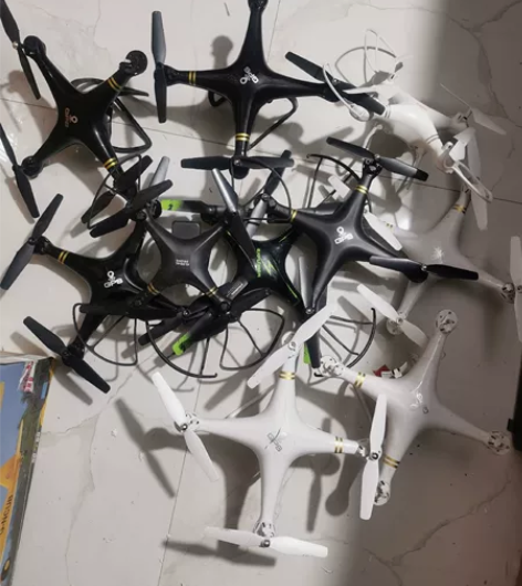 一堆无人机，没有遥控没有电池，配件出  感...