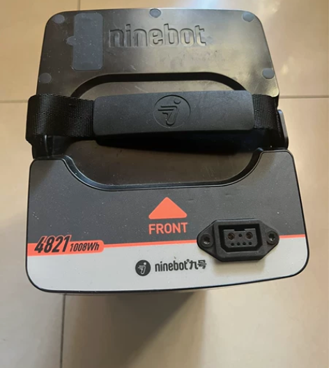 九号电动车原装电池和充电器99新,转让有需...