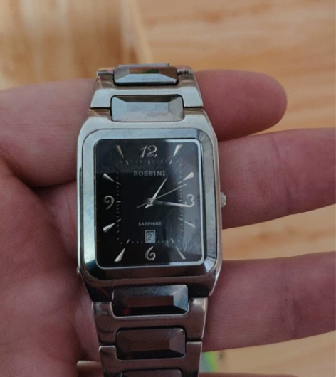 罗西尼手表,二年没带了,没电池没电了,换电...