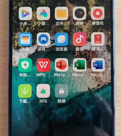 小米8,6+64.功能一切正常,前玻璃面板...
