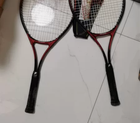 网球拍子一对。手杆处需要换绳！尺寸大小看图...