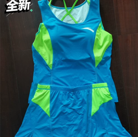 安踏网球裙，很漂亮的网球套装，蓝色。165...