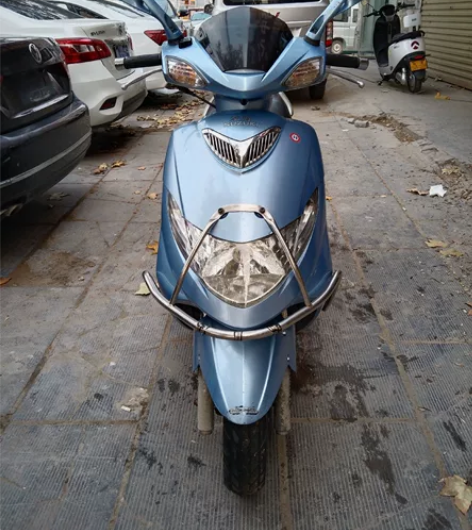 自家摩托车结婚的时候买的，新车买的时候八千...
