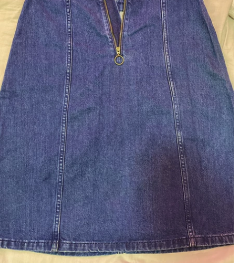 实体店买的A字裙,显瘦,没穿过买的时候30...