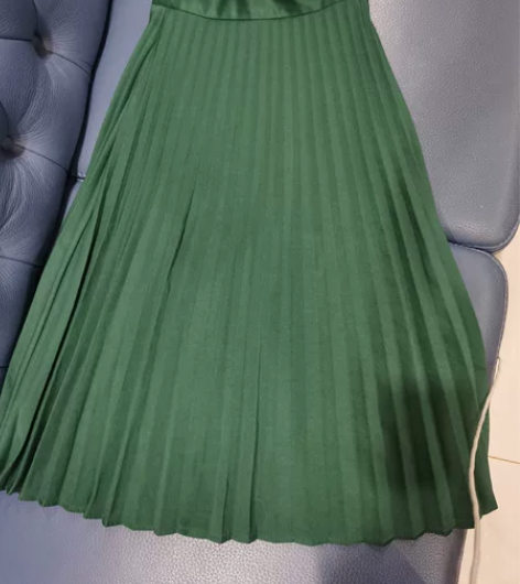 ZARA墨绿色百褶裙半裙春秋冬款 面料厚实...