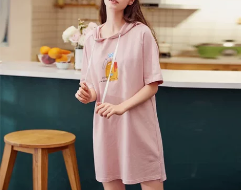 森马 夏季新款女款卡通印花棉质连帽运动风卫...