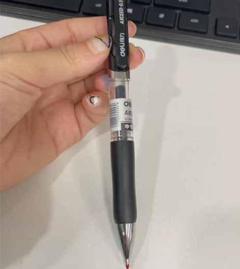 得力中性笔7支全新、可以配合邮寄。 感兴趣...