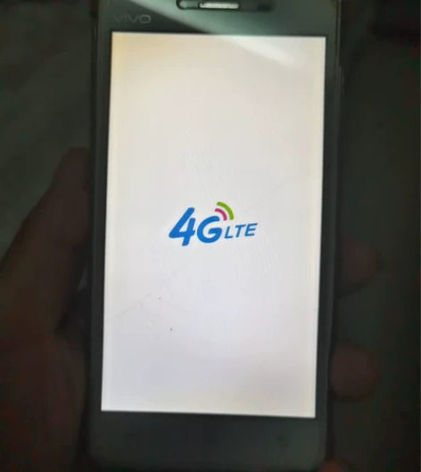 vivo Y52成色如图,电池起包,后盖有...