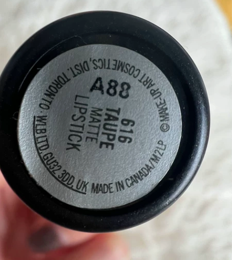 MAC口红用过两三次，滋润度很好，颜色陶土...