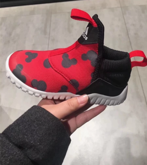 阿迪女童女孩休闲运动鞋，尺码UK2，相当于...