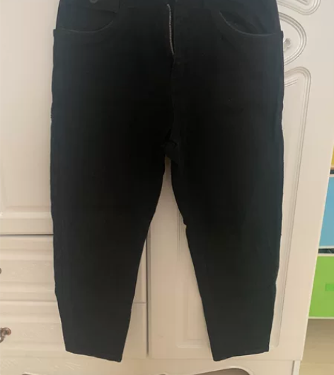 男款牛仔裤 有一层很薄很薄的小蓉蓉  版型...