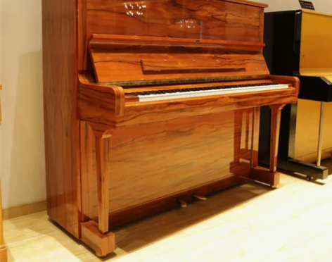 钢琴皇冠珠宝施坦威Steinway K132