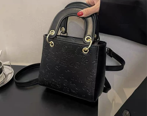 2022新款潮法国小众设计高级感小方包女秋...