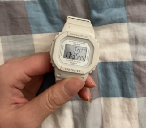 卡西欧 baby-G方块表白色 感兴趣的话...