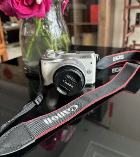 佳能微单m6 几年前购于京东 仅旅行使用过...