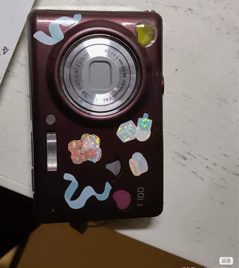 ccd转卖，内含内存卡及电池，正常开机没问...