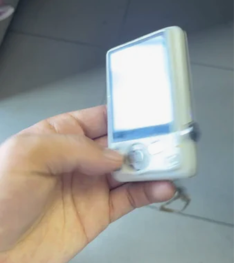 就是屏幕没有显示没有维修过，卡西欧ZS35...