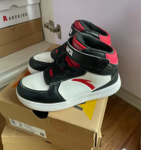 安踏黑色童鞋板鞋 专柜购买，29码，九新，...