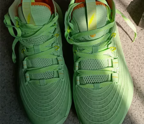 特步轻羽3.0 稀少的黄绿配色  两次40...